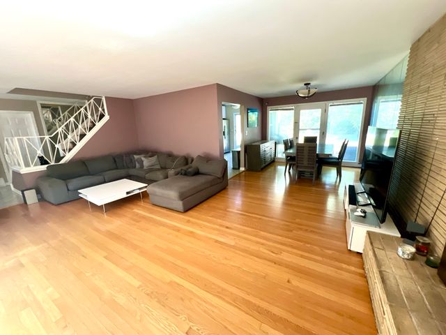 7338 N Tripp Avenue, Lincolnwood, IL 60712