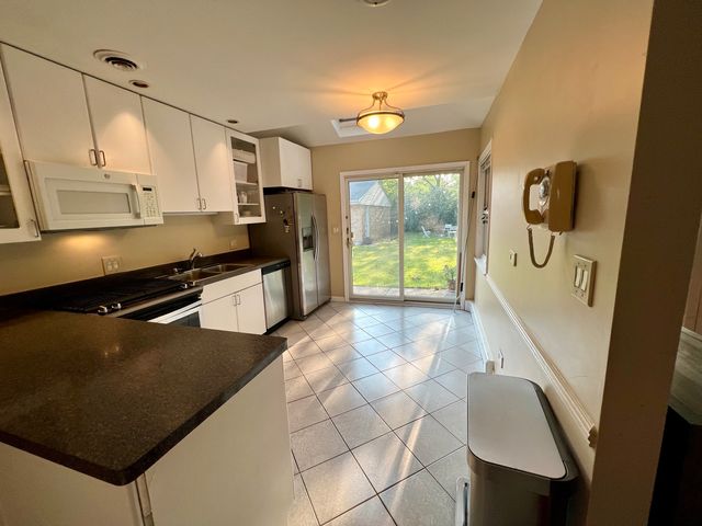 7338 N Tripp Avenue, Lincolnwood, IL 60712