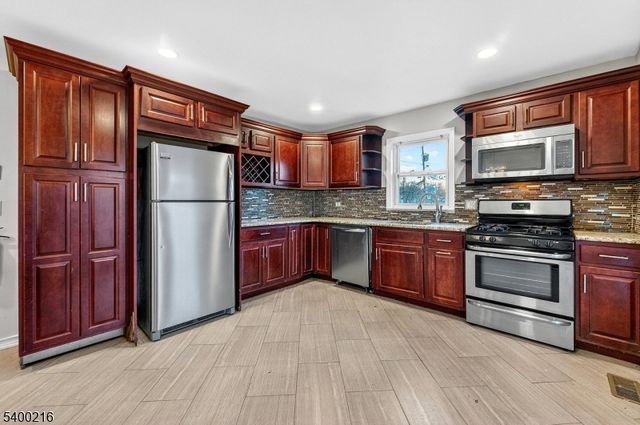 2114 W Camplain Rd, Manville Boro, NJ 08835