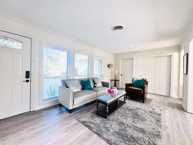 1910 Huge Oaks Street, Houston, TX 77055