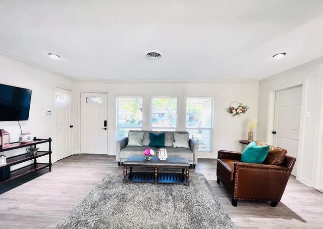 1910 Huge Oaks Street, Houston, TX 77055