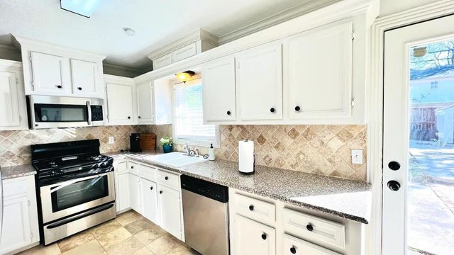 1910 Huge Oaks Street, Houston, TX 77055