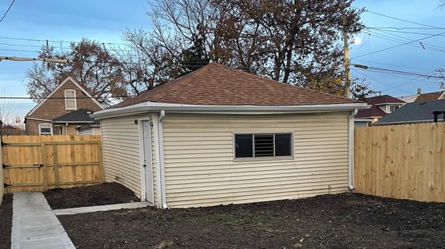 4830 W Kamerling Avenue, Chicago, IL 60651