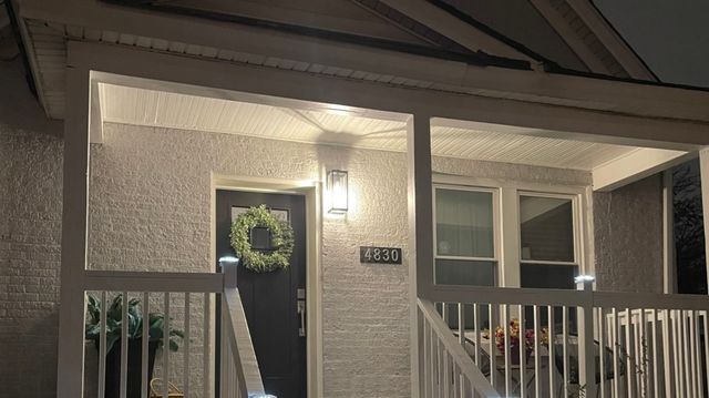 4830 W Kamerling Avenue, Chicago, IL 60651