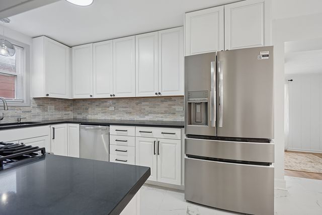 4830 W Kamerling Avenue, Chicago, IL 60651