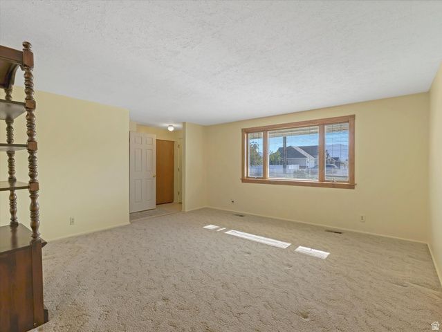 7060 S 2700 W, West Jordan, UT 84084