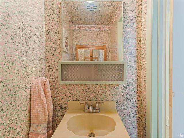 7060 S 2700 W, West Jordan, UT 84084