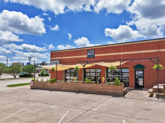 1008 W Walker Street, Denison, TX 75020