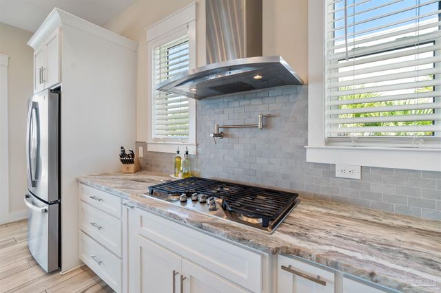 479 Deer Point Dr, Gulf Breeze, FL 32561