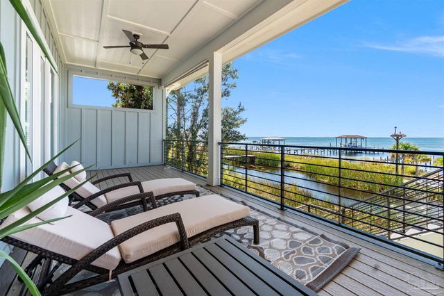 479 Deer Point Dr, Gulf Breeze, FL 32561