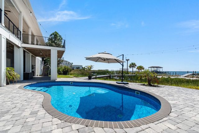 479 Deer Point Dr, Gulf Breeze, FL 32561
