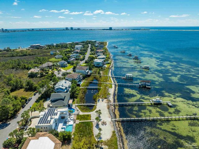 479 Deer Point Dr, Gulf Breeze, FL 32561