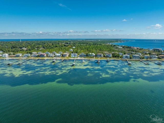 479 Deer Point Dr, Gulf Breeze, FL 32561