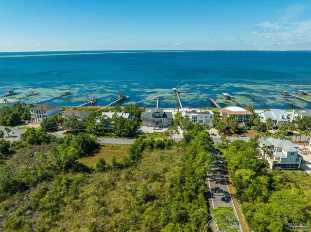 479 Deer Point Dr, Gulf Breeze, FL 32561