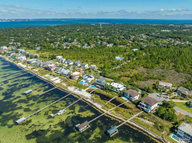 479 Deer Point Dr, Gulf Breeze, FL 32561
