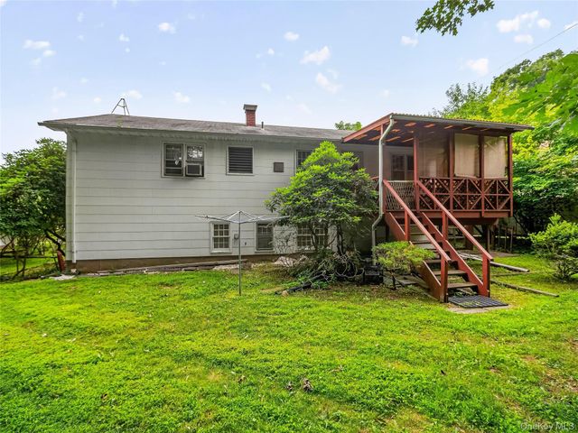 794 Brookridge Drive, Valley Cottage, NY 10989