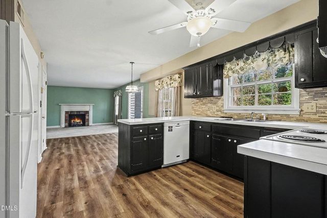 3704 Pembrook Place, Raleigh, NC 27612