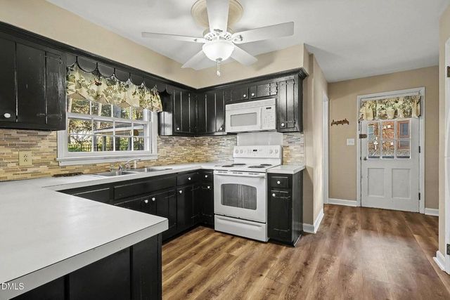 3704 Pembrook Place, Raleigh, NC 27612