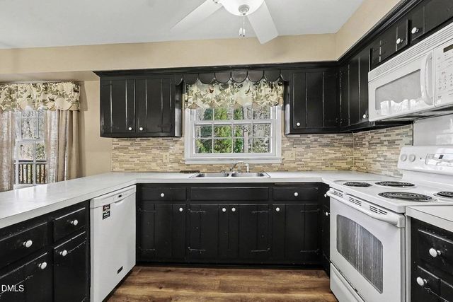 3704 Pembrook Place, Raleigh, NC 27612