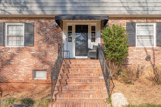 3704 Pembrook Place, Raleigh, NC 27612