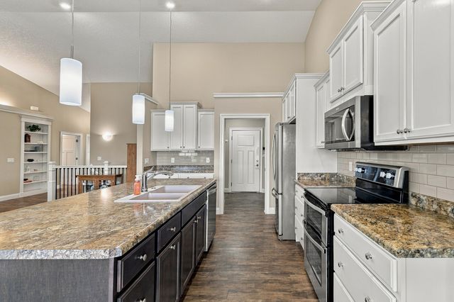 6475 Fairhaven Road, Davenport, IA 52807