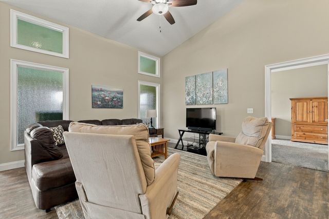 6475 Fairhaven Road, Davenport, IA 52807