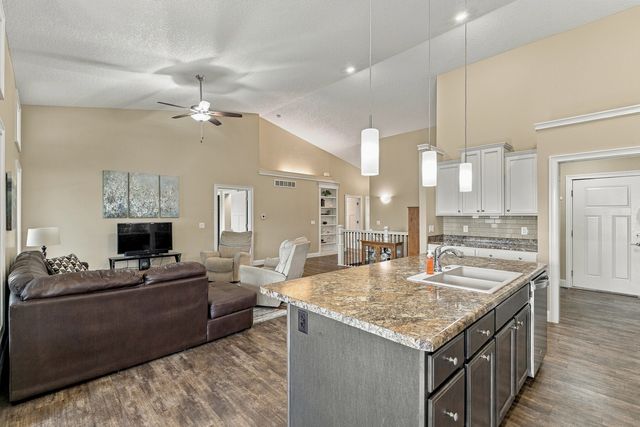 6475 Fairhaven Road, Davenport, IA 52807