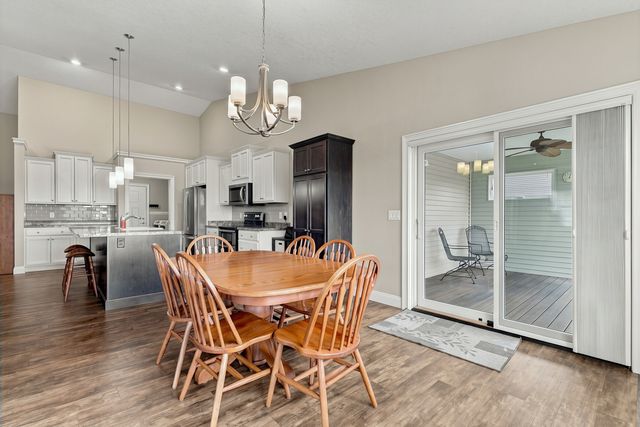 6475 Fairhaven Road, Davenport, IA 52807