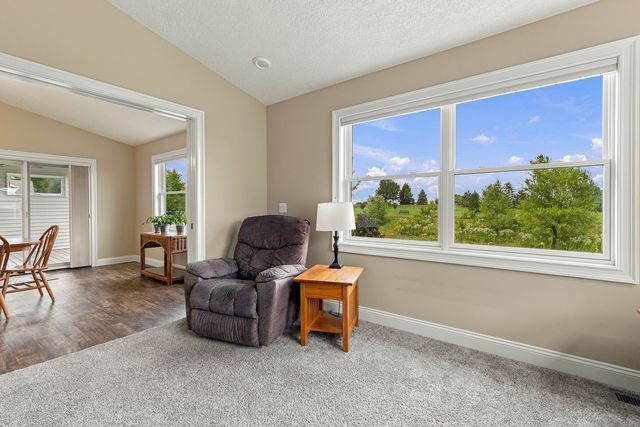 6475 Fairhaven Road, Davenport, IA 52807