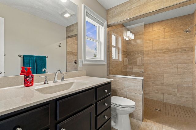 6475 Fairhaven Road, Davenport, IA 52807