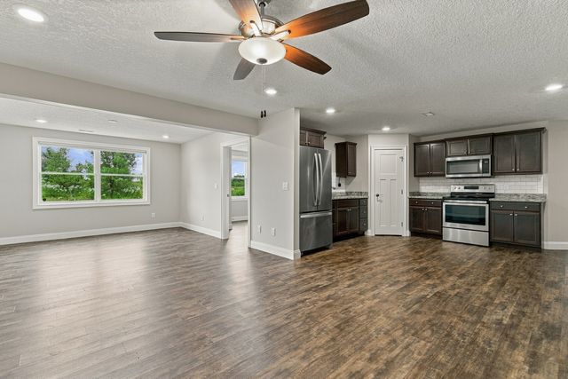 6475 Fairhaven Road, Davenport, IA 52807