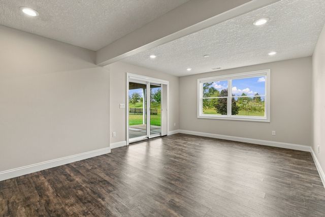 6475 Fairhaven Road, Davenport, IA 52807