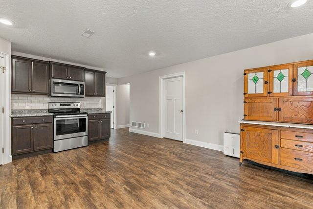6475 Fairhaven Road, Davenport, IA 52807
