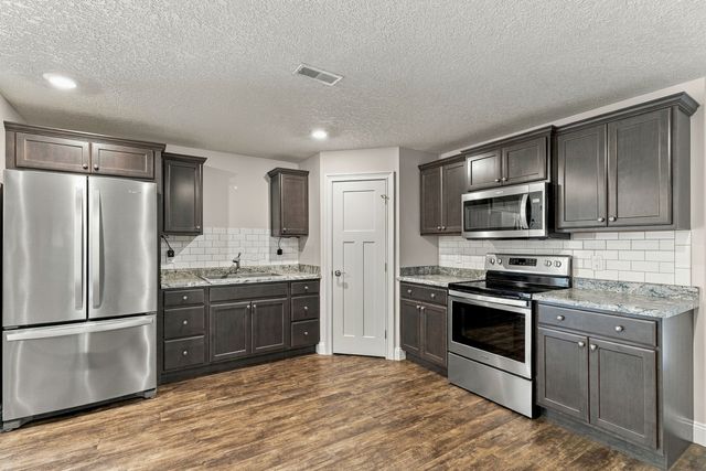 6475 Fairhaven Road, Davenport, IA 52807