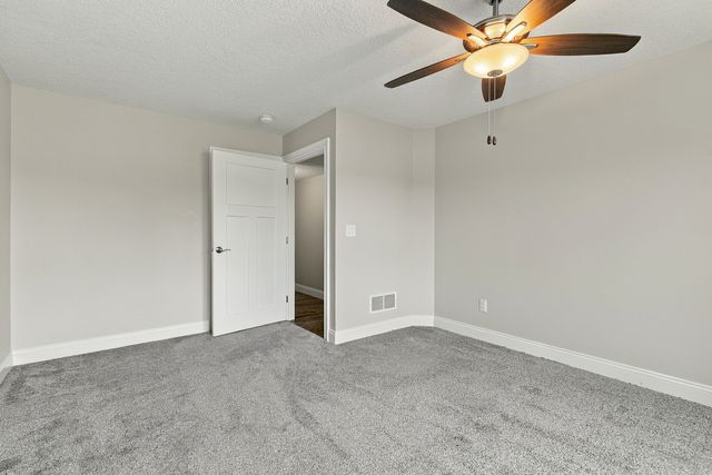 6475 Fairhaven Road, Davenport, IA 52807