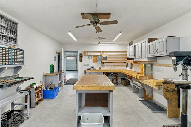 6475 Fairhaven Road, Davenport, IA 52807