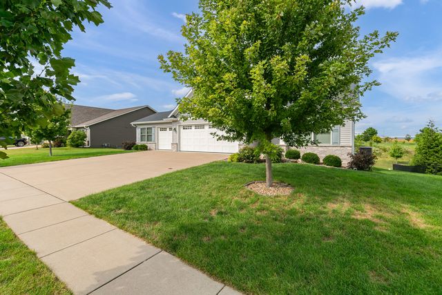 6475 Fairhaven Road, Davenport, IA 52807