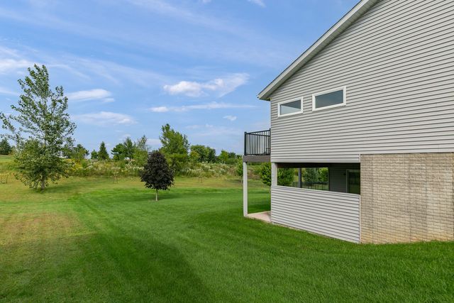 6475 Fairhaven Road, Davenport, IA 52807