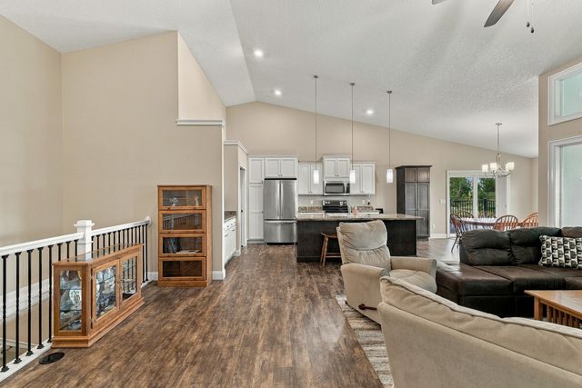 6475 Fairhaven Road, Davenport, IA 52807