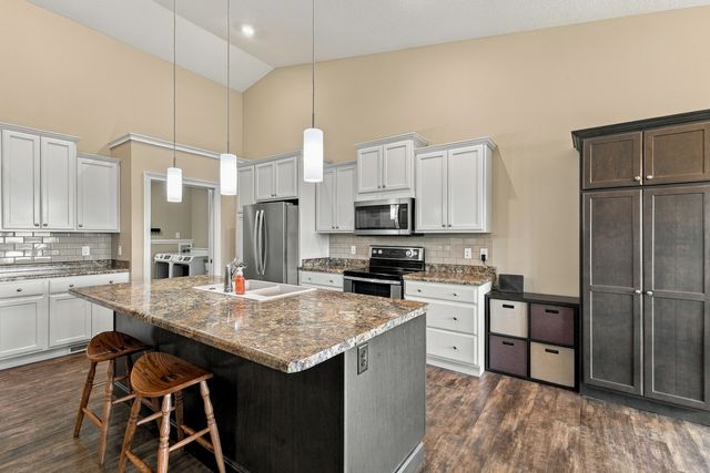 6475 Fairhaven Road, Davenport, IA 52807