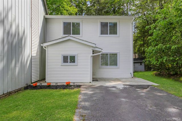 34 Elizabeth Way, Kiamesha Lake, NY 12751