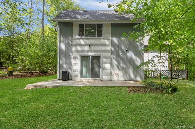34 Elizabeth Way, Kiamesha Lake, NY 12751