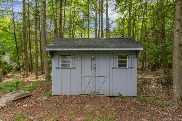 34 Elizabeth Way, Kiamesha Lake, NY 12751