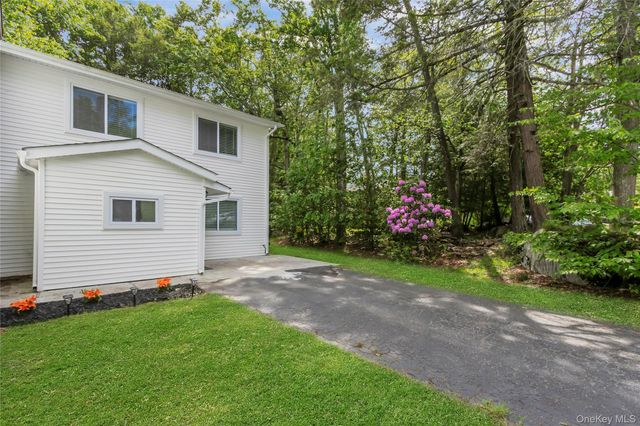 34 Elizabeth Way, Kiamesha Lake, NY 12751