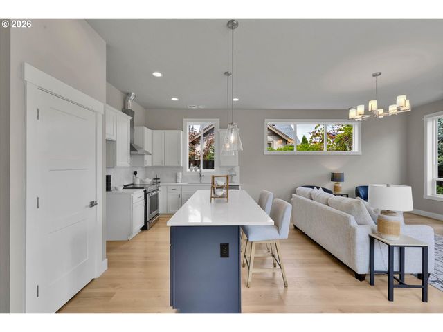8774 Sw 176TH Ave, Beaverton, OR 97007