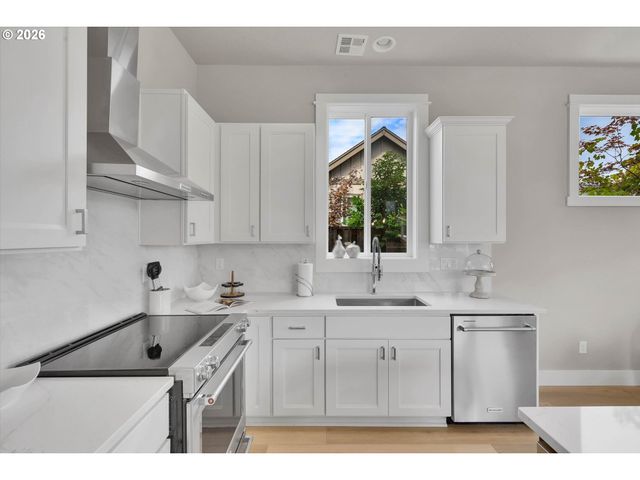 8774 Sw 176TH Ave, Beaverton, OR 97007