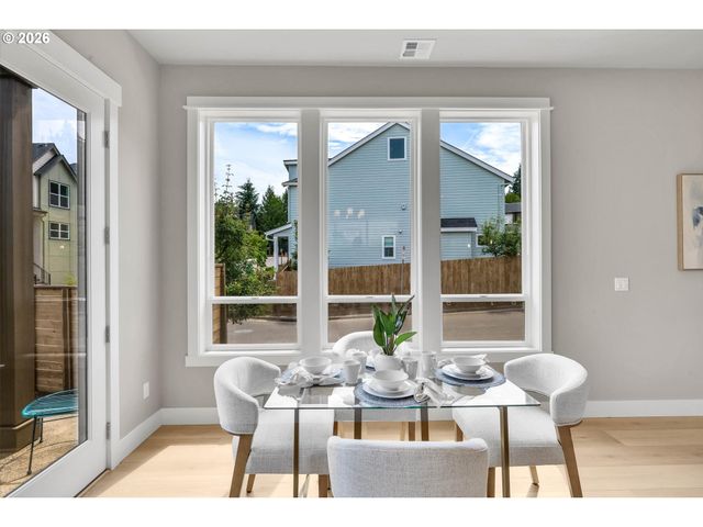 8774 Sw 176TH Ave, Beaverton, OR 97007