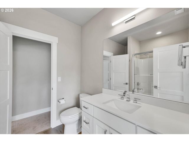 8774 Sw 176TH Ave, Beaverton, OR 97007
