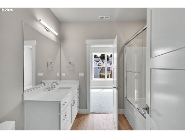 8774 Sw 176TH Ave, Beaverton, OR 97007