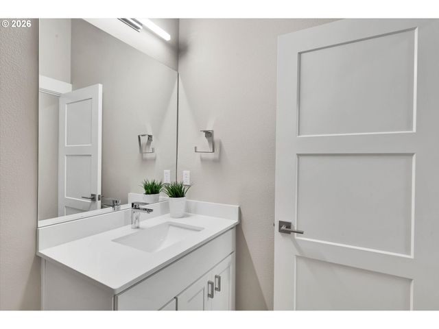 8774 Sw 176TH Ave, Beaverton, OR 97007